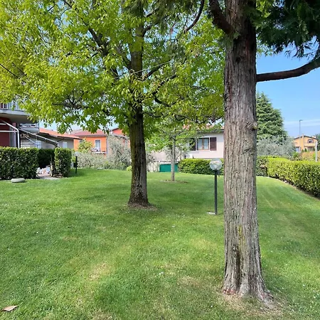- With Lakefront Pool Apartment *